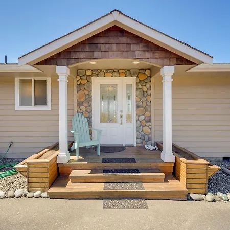 Stunning Home In Coupeville With Deck And Beach Access Exterior photo