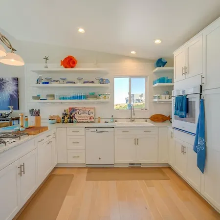 Stunning Home In Coupeville With Deck And Beach Access Exterior photo