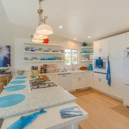 Stunning Home In Coupeville With Deck And Beach Access Exterior photo