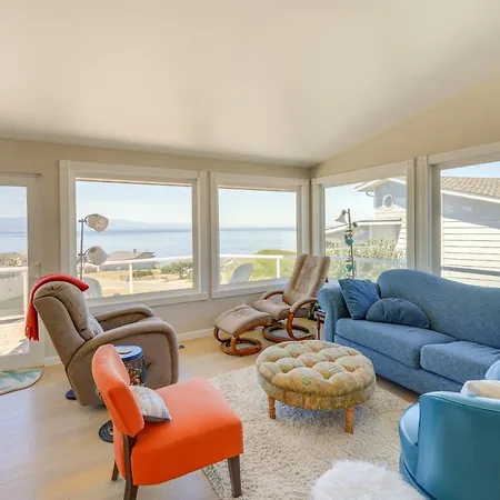 Stunning Home In Coupeville With Deck And Beach Access Exterior photo