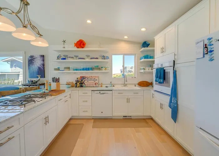 Stunning Home In Coupeville With Deck And Beach Access