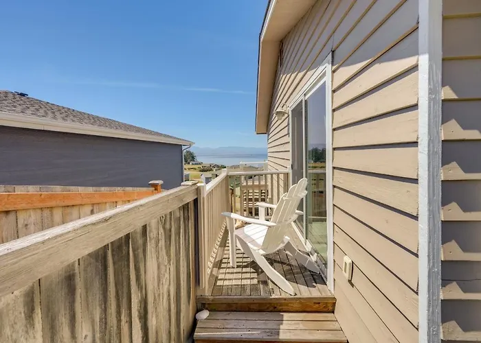 Stunning Home In Coupeville With Deck And Beach Access