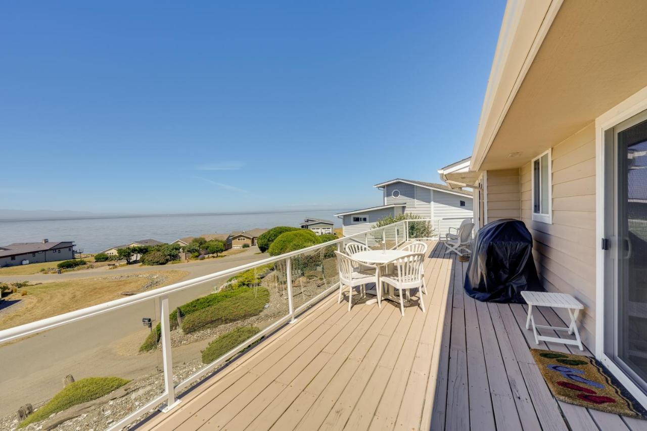 Holiday home Stunning In With Deck And Access